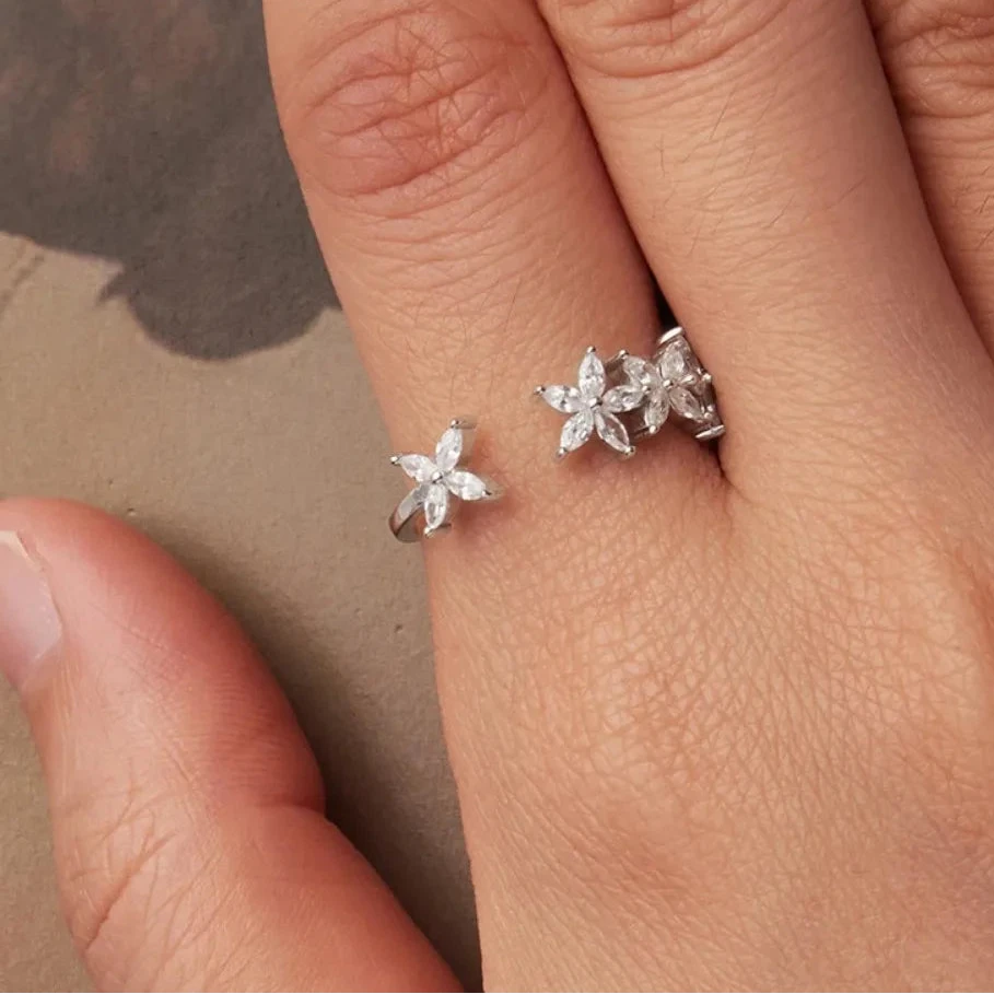 Mini Flower Opening Ring