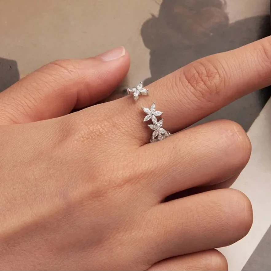 Mini Flower Opening Ring